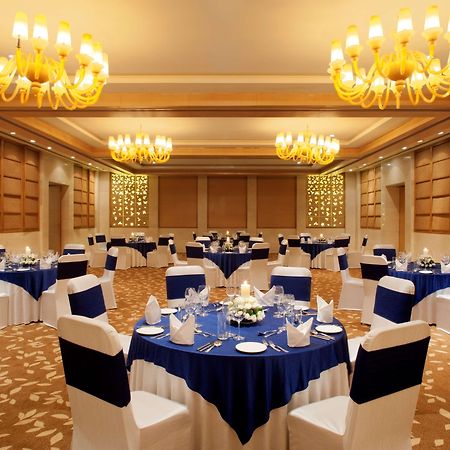 Radisson Blu Hotel New Delhi Dwarka Restaurant photo