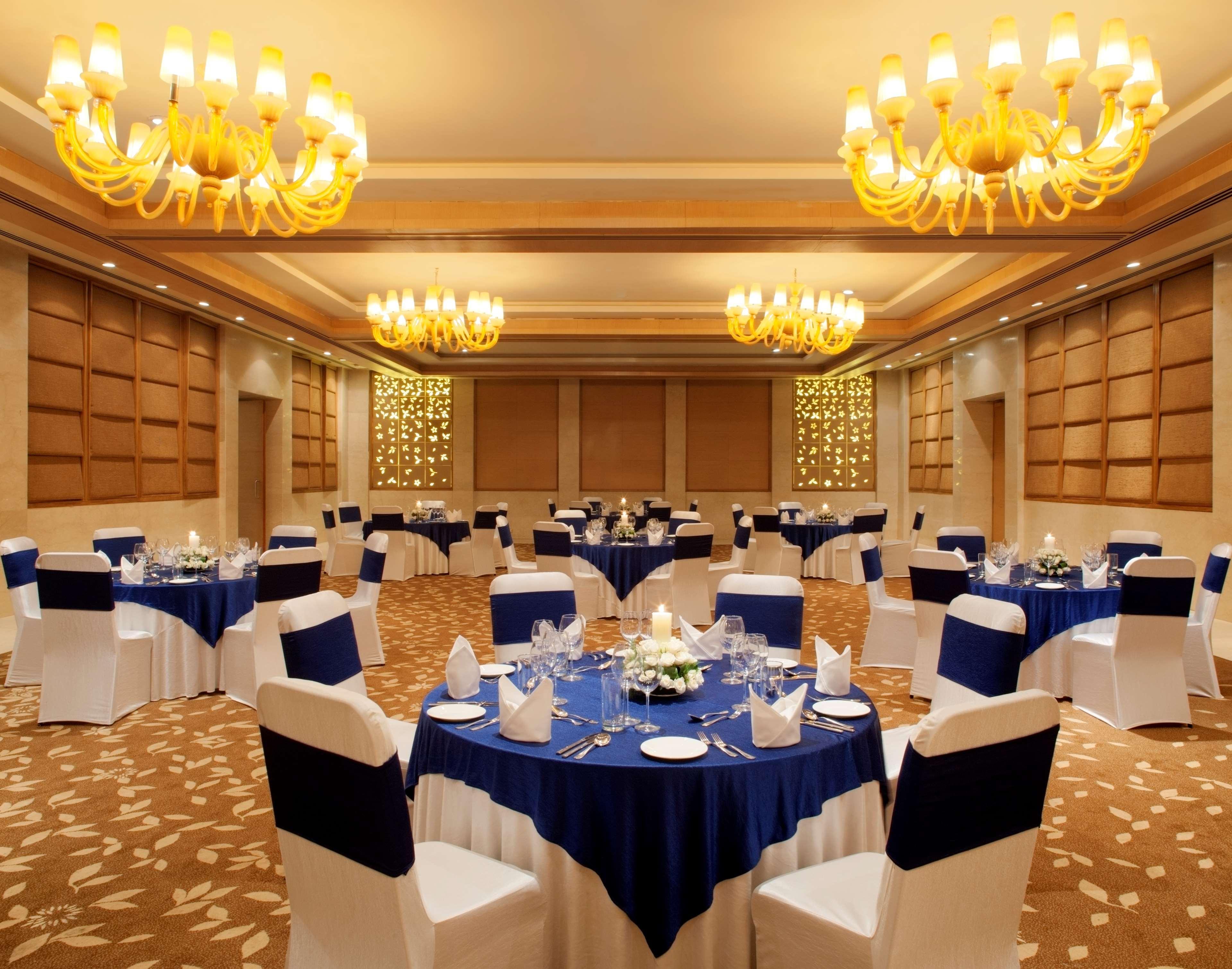 Radisson Blu Hotel New Delhi Dwarka Restaurant photo