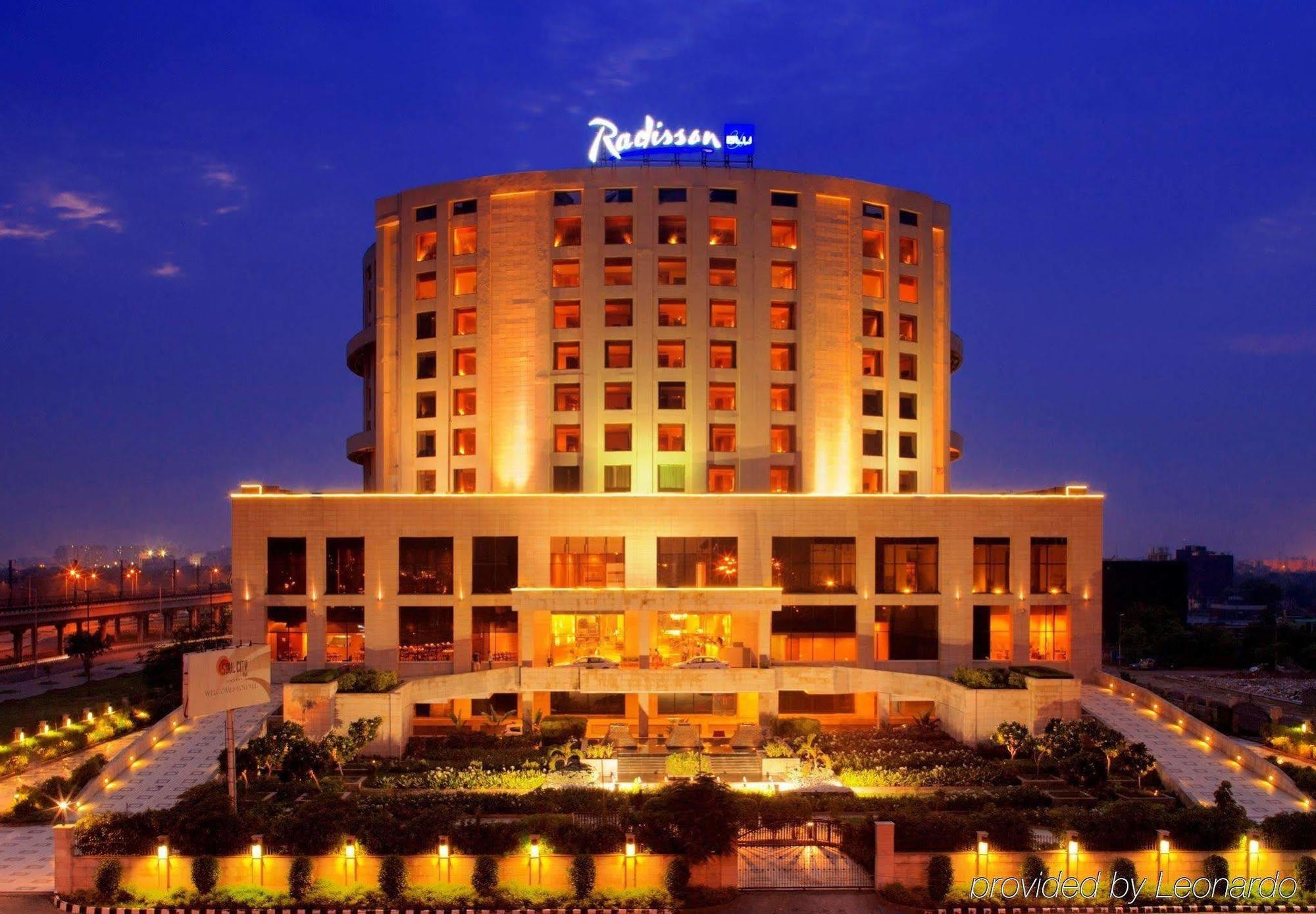 Radisson Blu Hotel New Delhi Dwarka Exterior photo